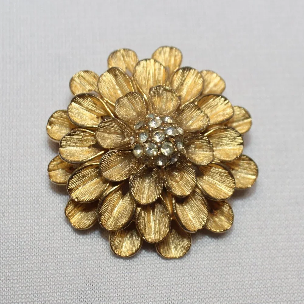 Vintage Golden Floral Design w/Rhinestone Center Brooch